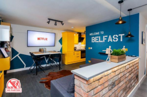 Funky City Apartment - Secure Parking - WiFi - Sleeps 6 - No Parties